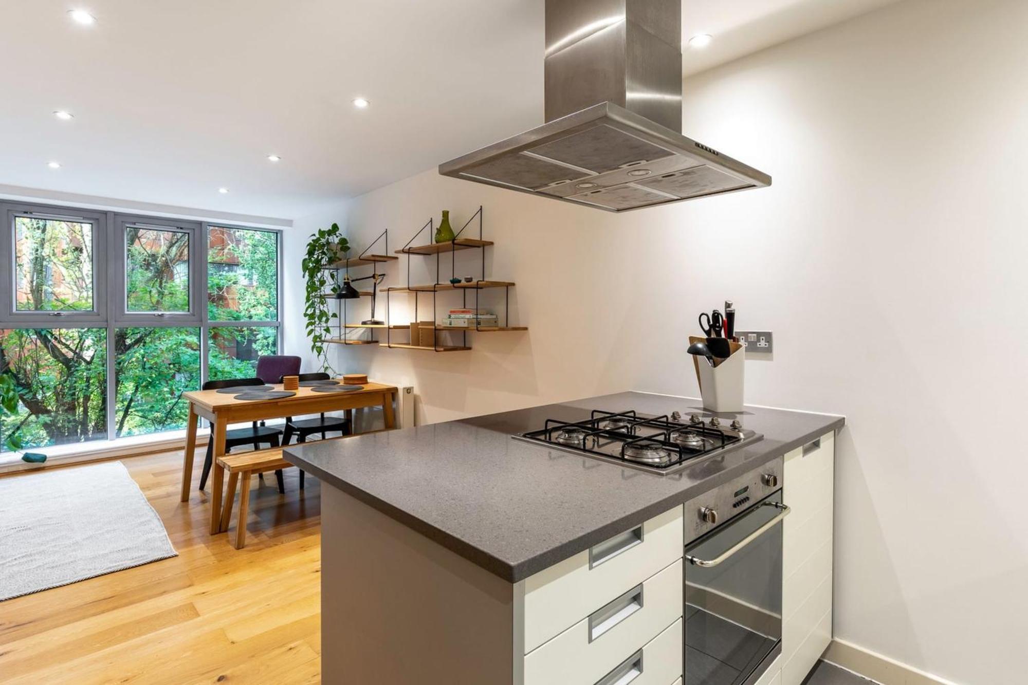 Appartement 2-bed 2-bath In Old Street Londen